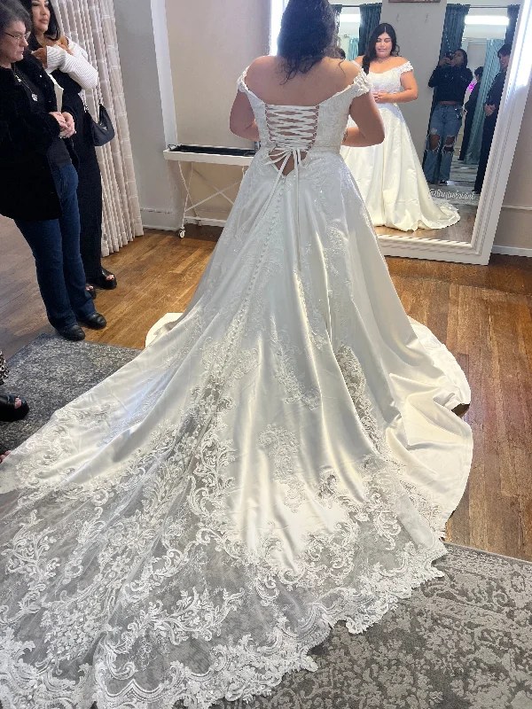 Amazing Prices You Can’t Resist!Allure Bridals D262