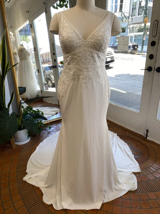 Exclusive Offers You’ll Love!Maggie Sottero Calista Lynette