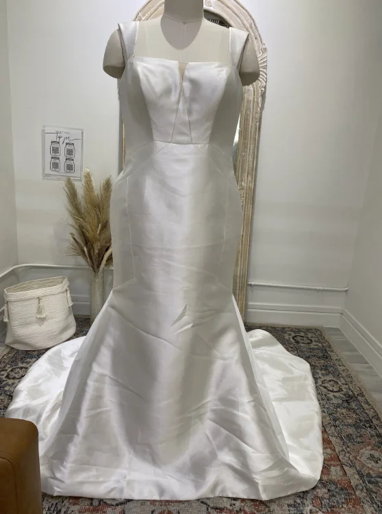 Massive Price Cuts!Pronovias Hutton