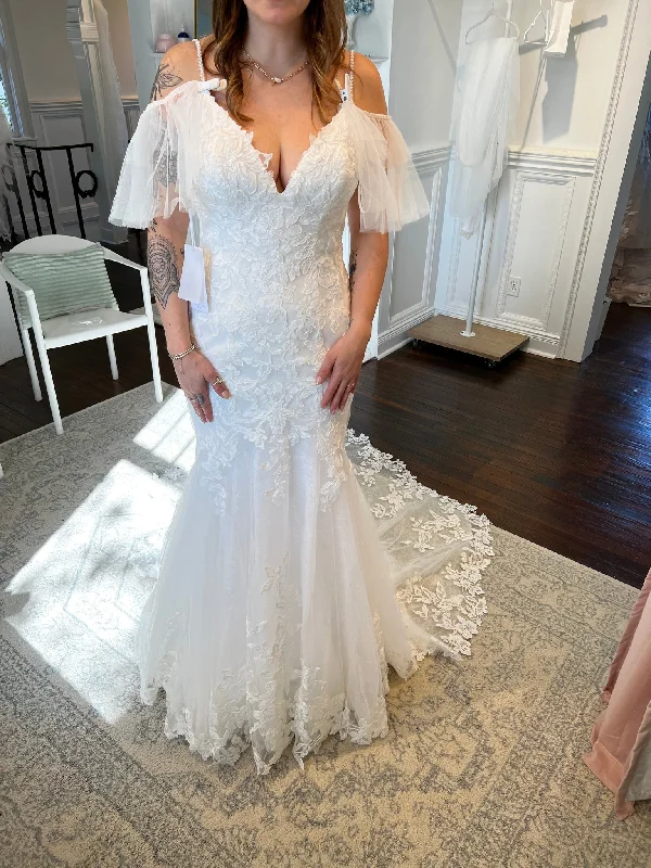 Hot Deals You Can’t Resist!Maggie Sottero Penelope