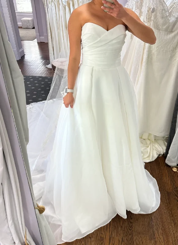 Best Price of the Season!Pronovias Geiranger